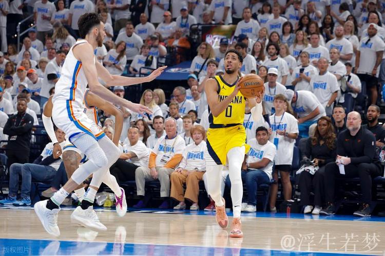 哈利伯顿神奇助攻 助攻西亚卡姆轻松上篮